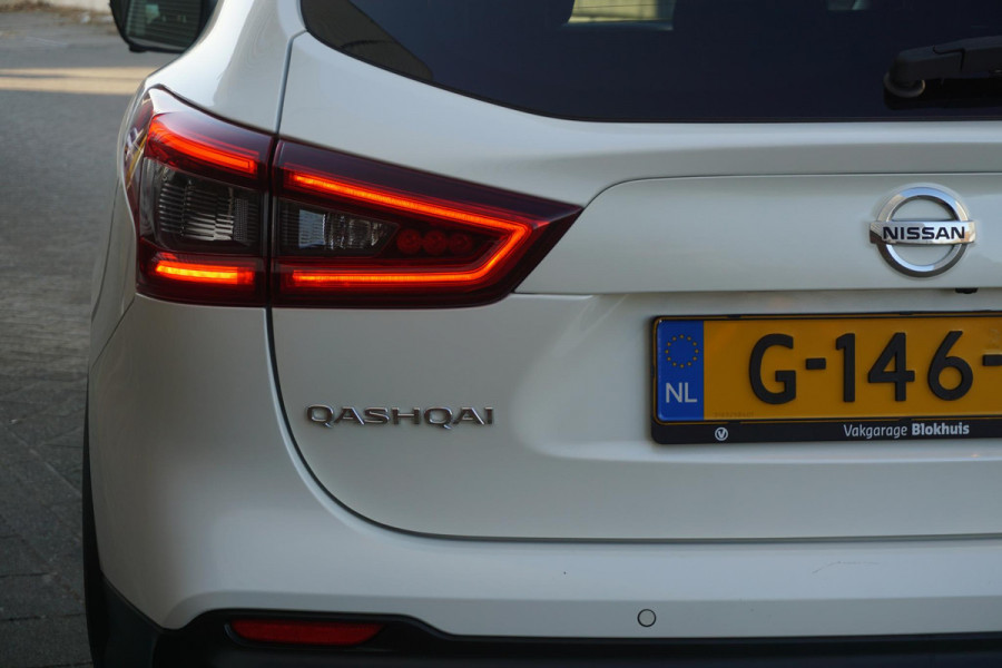 Nissan QASHQAI 1.3 DIG-T 140PK/Led-Koplampen/Panodak/ White Metallic/19Inch.