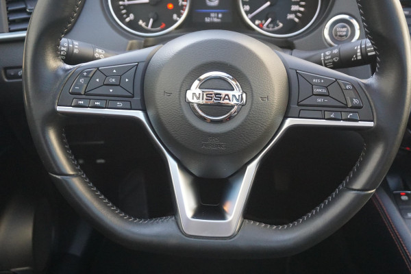 Nissan QASHQAI 1.3 DIG-T 140PK/Led-Koplampen/Panodak/ White Metallic/19Inch.