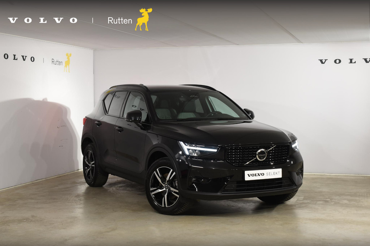 Volvo XC40 B4 211PK Automaat Plus Dark / Climate pack / Donker getint glas / Adaptieve cruise control / DAB+ / El. Achterklep