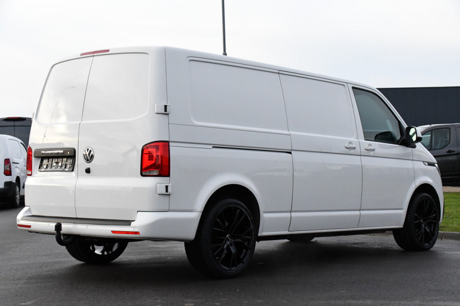 Volkswagen Transporter 2.0 TDI L2H1 30 PB Edition Highline Camera, Cruise, Carplay, 150PK, Automaat, Multimedia, Trekhaak, LED, Airco, UNIEK!