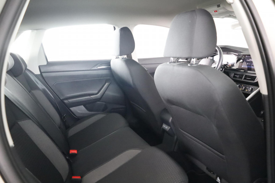 Volkswagen Polo 1.0 TSI Life 95 pk Automaat (DSG) | Navigatie via App | Parkeersensoren (Park assist) | Adaptieve cruise control | Stoelverwarming | LED koplampen |