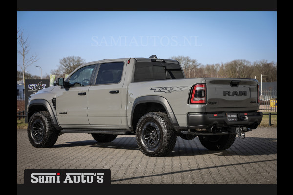 Dodge Ram 1500 TRX LUNAR EDITION | ZEER ZELDZAAM | 6.2 SUPERCHARGED 702 PK HELLCAT | FULL OPTION | CERAMIC GREY | PANORAMA | CARBON PACK | BLACK BEADLOCK WHEELS | BPM VRIJ | LAUNCH CONTROL | 4X4 | 360CAMERA Rijklaar prijs met garantie en genoemde opties en extra's.