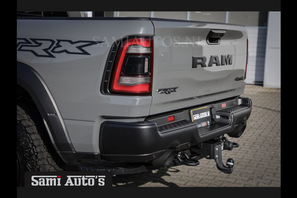 Dodge Ram 1500 TRX LUNAR EDITION | ZEER ZELDZAAM | 6.2 SUPERCHARGED 702 PK HELLCAT | FULL OPTION | CERAMIC GREY | PANORAMA | CARBON PACK | BLACK BEADLOCK WHEELS | BPM VRIJ | LAUNCH CONTROL | 4X4 | 360CAMERA Rijklaar prijs met garantie en genoemde opties en extra's.