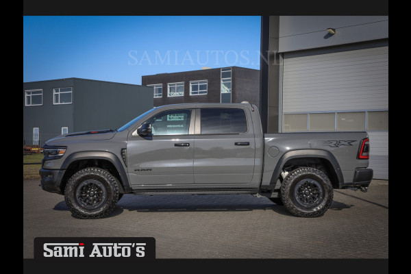 Dodge Ram 1500 TRX LUNAR EDITION | ZEER ZELDZAAM | 6.2 SUPERCHARGED 702 PK HELLCAT | FULL OPTION | CERAMIC GREY | PANORAMA | CARBON PACK | BLACK BEADLOCK WHEELS | BPM VRIJ | LAUNCH CONTROL | 4X4 | 360CAMERA Rijklaar prijs met garantie en genoemde opties en extra's.