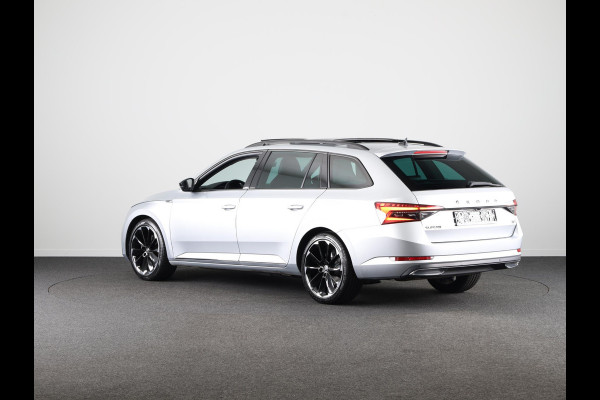 Škoda Superb Combi 1.4 TSI iV Sportline Business 218 pk Automaat (DSG) | Navigatie | Panoramadak | Trekhaak (wegklapbaar) | Parkeersensoren | Achteruitrijcamera | Stoelverwarming v/a |