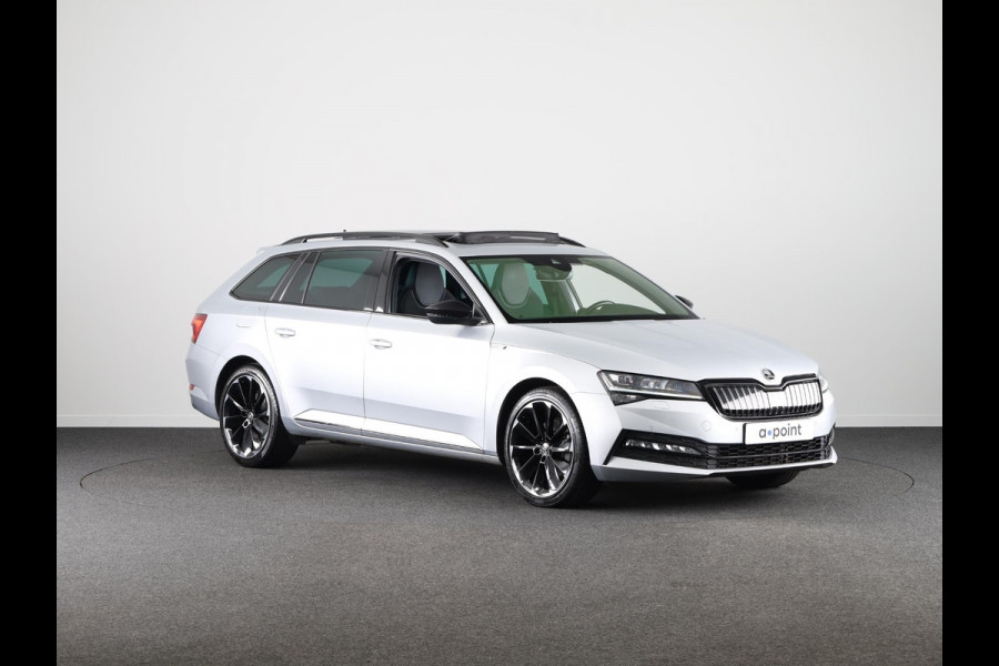 Škoda Superb Combi 1.4 TSI iV Sportline Business 218 pk Automaat (DSG) | Navigatie | Panoramadak | Trekhaak (wegklapbaar) | Parkeersensoren | Achteruitrijcamera | Stoelverwarming v/a |