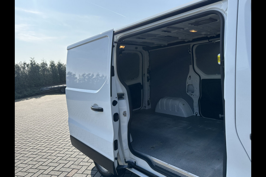 Renault Trafic 2.0 dCi 120 PK / L1H1 / 1e EIG. / 2x SCHUIFDEUR / LED KOPLAMPEN / TREKHAAK / AIRCO / CRUISE