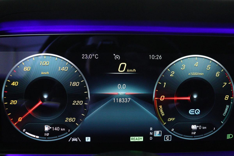 Mercedes-Benz E-Klasse 300e Avantgarde | Stoelverwarming | Carplay | Sfeerverlichting | Camera | Night Pack | Full LED | Half leder | Widescreen | Park Assist