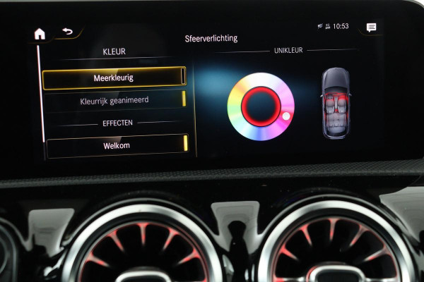 Mercedes-Benz A-Klasse 200 AMG | Panoramadak | Carplay | Stoelverwarming | Keyless | Leder/Alcantara | Camera | Sfeerverlichting | Widescreen | Full LED