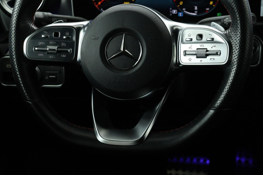 Mercedes-Benz A-Klasse 200 AMG | Panoramadak | Carplay | Stoelverwarming | Keyless | Leder/Alcantara | Camera | Sfeerverlichting | Widescreen | Full LED