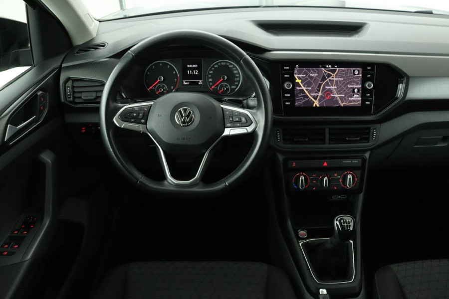 Volkswagen T-Cross 1.0 TSI Life | Stoelverwarming | Carplay | Keyless | Adaptive cruise | Navigatie | Regen-/lichtsensor | DAB | Airco | Side Assist