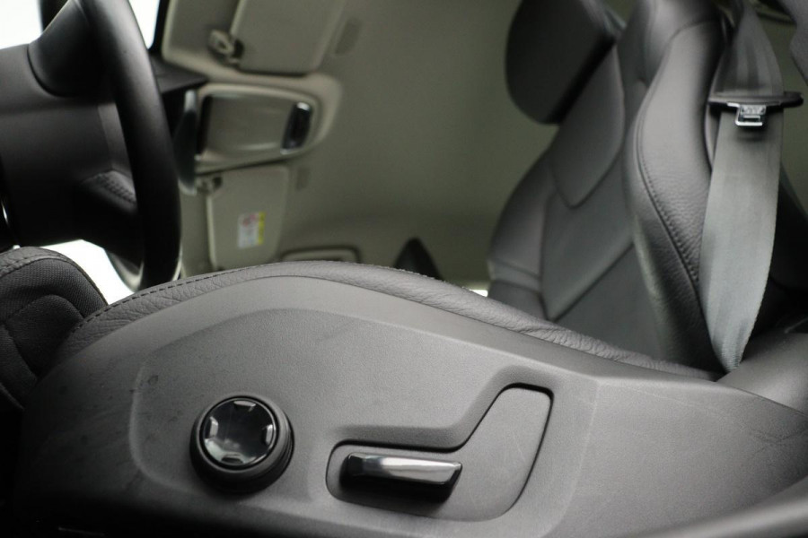 Volvo V90 2.0 T6 Recharge AWD Inscription | Trekhaak | Leder | Stoel & stuurverwarming | Adaptive cruise | Kinderzitjes | Camera | PHEV
