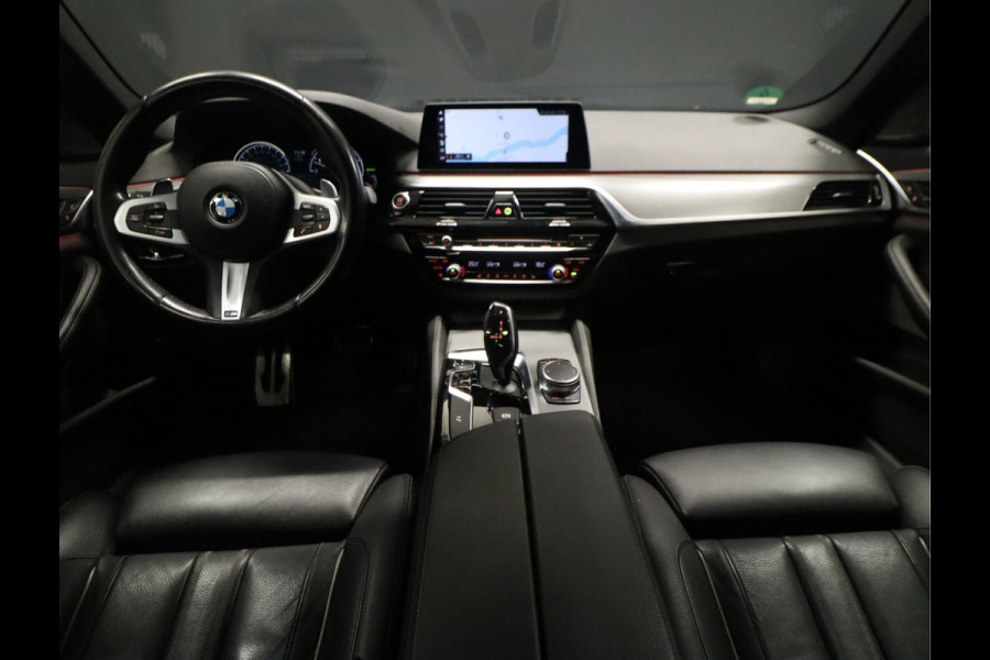 BMW 5 Serie Touring 520i M Sport High Executive [SCHUIFKANTELDAK, CAMERA, HARMAN/KARDON, MEMORY SEATS, DIGITAL COCKPIT, HEAD-UP, LED, NIEUWSTAAT]