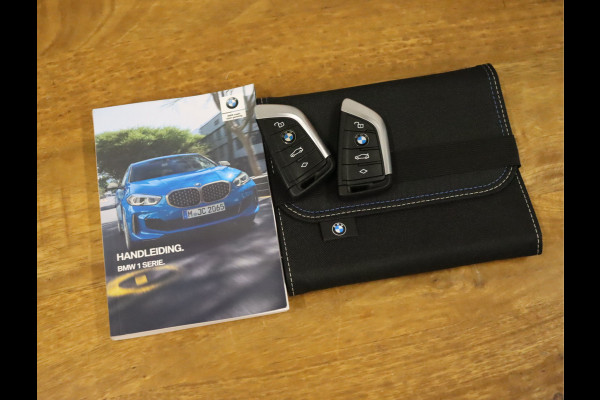 BMW 1-serie 116i Business Edition [DIGITAL DASH, CRUISE CONTROL, APPLE CARPLAY, PDC V+A, STUUR EN STOELVERWARMING, CLIMATE CONTROL, NAVIGATIE, NIEUWSTAAT]