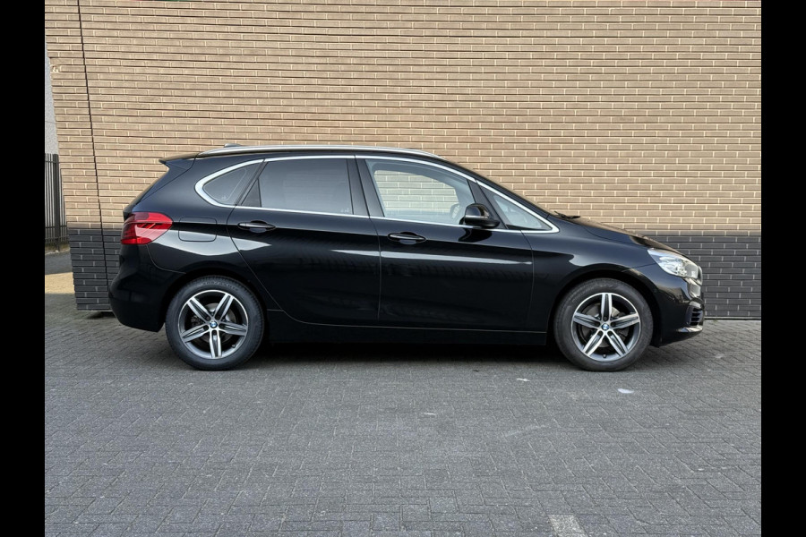 BMW 2 Serie Active Tourer 218i Sport | Sportleder | Head Up | Camera | Adaptive LED |Navi Plus | HiFi Premium