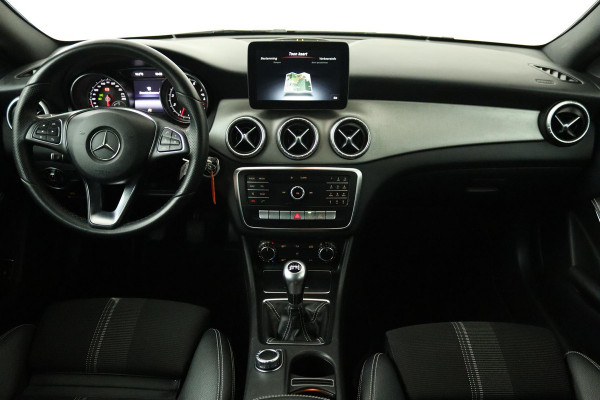 Mercedes-Benz CLA-Klasse 180 Lease Edition Plus (PARKEERSENSOREN, CRUISE CONTROL, NAVIGATIE, BLUETOOTH, NL-AUTO, GOED ONDERHOUDEN)