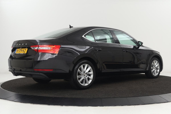 Škoda Superb 1.5 TSI Business Edition | Trekhaak | Stoelverwarming | Carplay | Camera | Full LED | Keyless | Navigatie | Memory