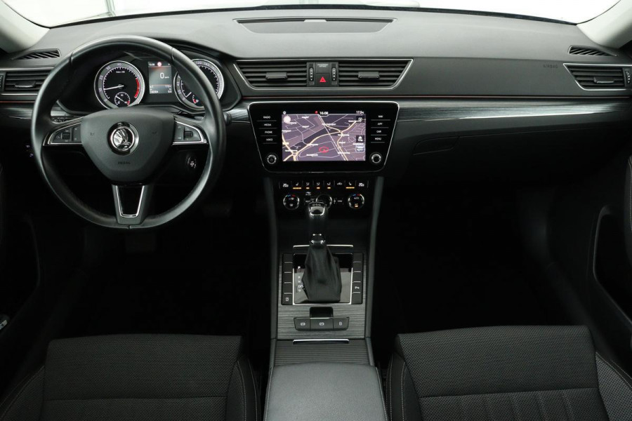 Škoda Superb 1.5 TSI Business Edition | Trekhaak | Stoelverwarming | Carplay | Camera | Full LED | Keyless | Navigatie | Memory