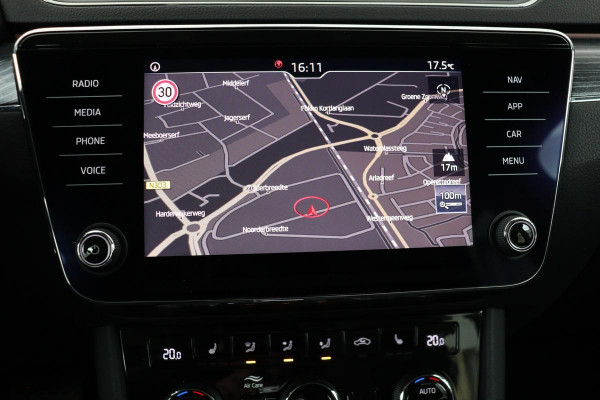 Škoda Superb 1.5 TSI Business Edition | Trekhaak | Stoelverwarming | Carplay | Camera | Full LED | Keyless | Navigatie | Memory