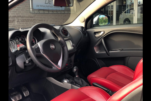 Alfa Romeo MiTo 1.4 T MultiAir Urban 192PK Automaat | Leder, Navi, PDC, Cruise, 18'' LMV, Allseason banden | Goed onderhouden! |