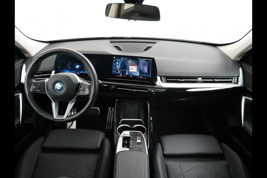 BMW iX1 xDrive30 Launch Edition 67 kWh ORIG. NL. NAP KM. | LEDER | PANO | ELEK. STOEL