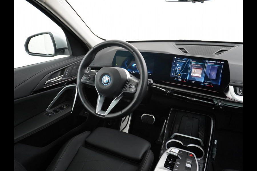 BMW iX1 xDrive30 Launch Edition 67 kWh ORIG. NL. NAP KM. | LEDER | PANO | ELEK. STOEL