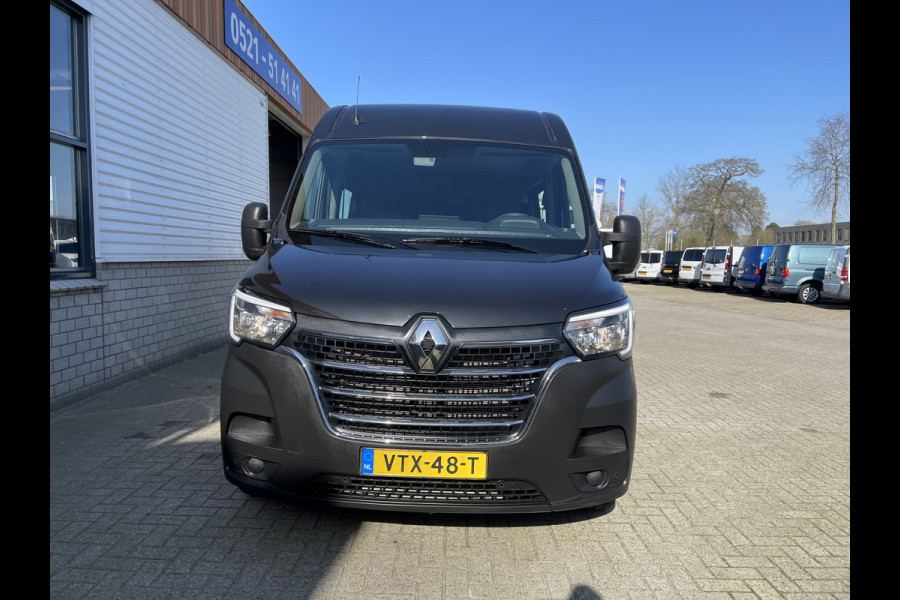 Renault Master T35 2.3 dCi 180pk autoaat L3H2 DC 6 persoons Energy Comfort / vaste prijs rijklaar € 28.950 ex btw / lease vanaf € 518 / pdc rondom / trekhaak 2500 kg / sidebars / airco / cruise / navi !