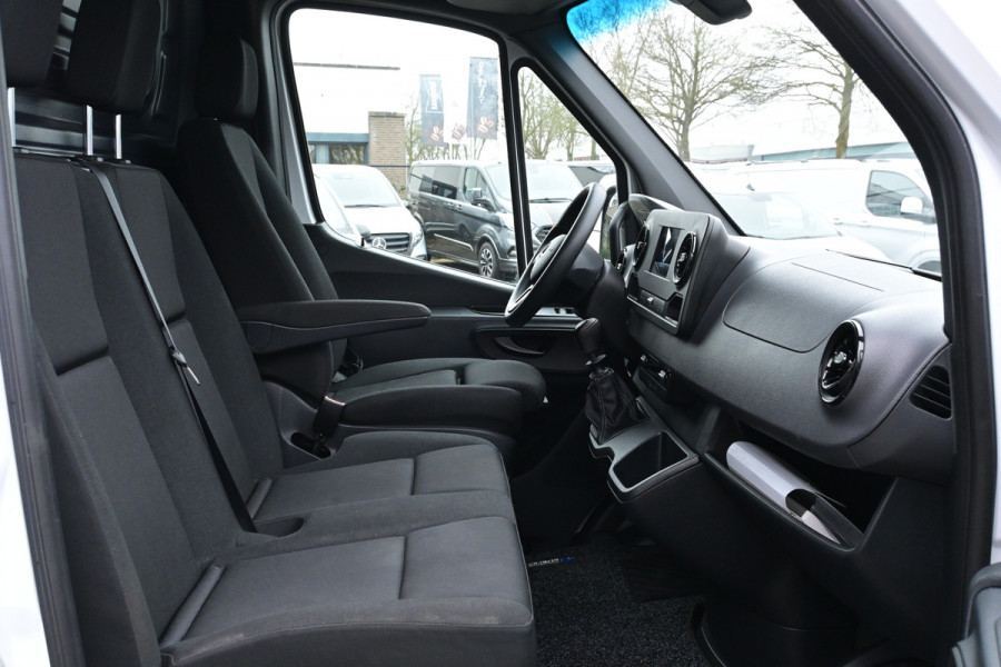 Mercedes-Benz Sprinter 317 CDI L2H2 MBUX met 360 Graden camera, Geveerde stoel