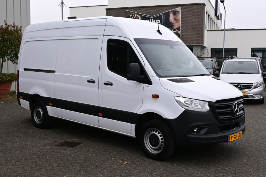 Mercedes-Benz Sprinter 317 CDI L2H2 MBUX met 360 Graden camera, Geveerde stoel