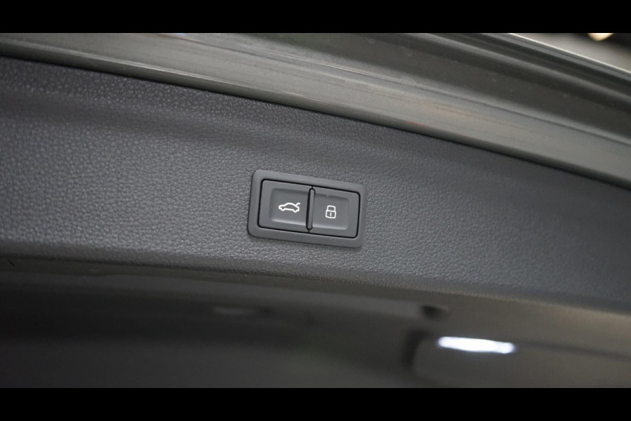 Audi Q3 45 TFSI e 3x S-Line BLACK OPTIK AUTOMAAT-AMBIANCE-CAMERA-DAB-DRIVE SELECT-KEYLESS-HALF LEDER-MATRIX-TREKHAAK