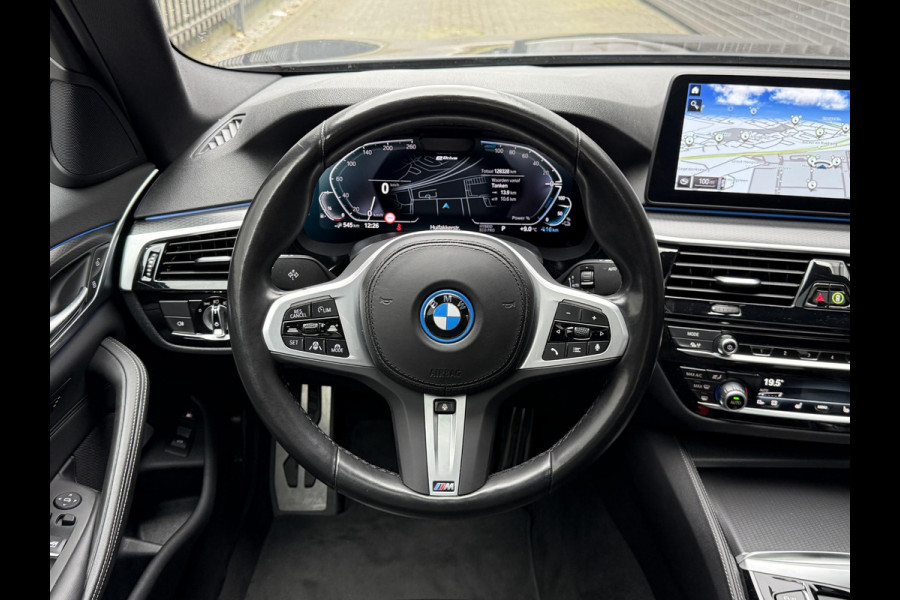 BMW 5 Serie 520e M-Sport | Schuifdak | Comfortleder + Massage | Driving Ass. Pro | Laser | Live Cockpit Pro