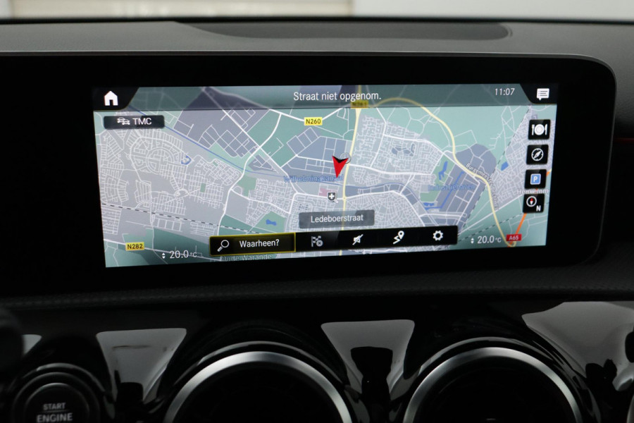 Mercedes-Benz A-Klasse 180 Business Solution AMG (PANORAMADAK, NAVIGATIE, STOELVERWARMING, CAMERA, 1e EIGENAAR, GOED ONDERHOUDEN)