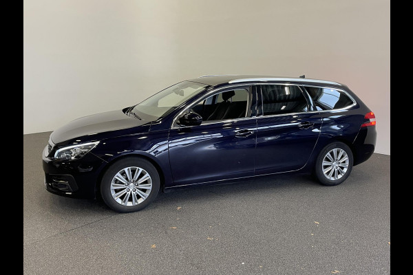 Peugeot 308 SW 1.2 PureTech 130 pk Aut. Blue Lease Premium Airco|ECC Navi PDC VA + Camera Full LED Panoramadak Trekhaak Comfortstoel+Massage Distributieriem vervangen bij 93891 km!