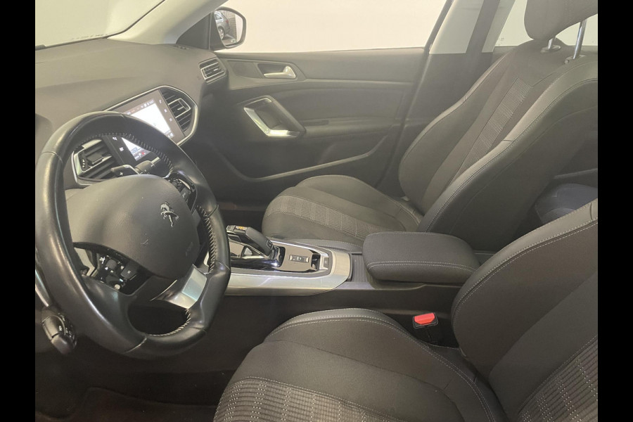 Peugeot 308 SW 1.2 PureTech 130 pk Aut. Blue Lease Premium Airco|ECC Navi PDC VA + Camera Full LED Panoramadak Trekhaak Comfortstoel+Massage Distributieriem vervangen bij 93891 km!