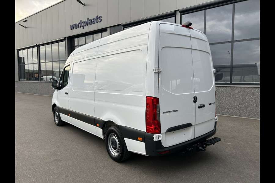 Mercedes-Benz Sprinter 314 CDI RWD L2 H2 MBUX / Trekhaak / Camera / Parkeersensoren / Navigatie / Cruise control / 270 Graden achterdeuren