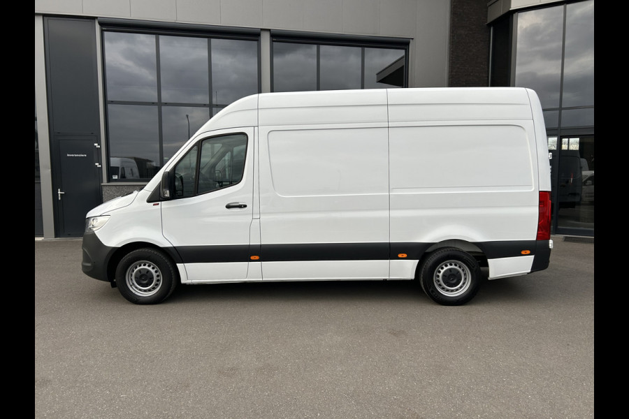 Mercedes-Benz Sprinter 314 CDI RWD L2 H2 MBUX / Trekhaak / Camera / Parkeersensoren / Navigatie / Cruise control / 270 Graden achterdeuren