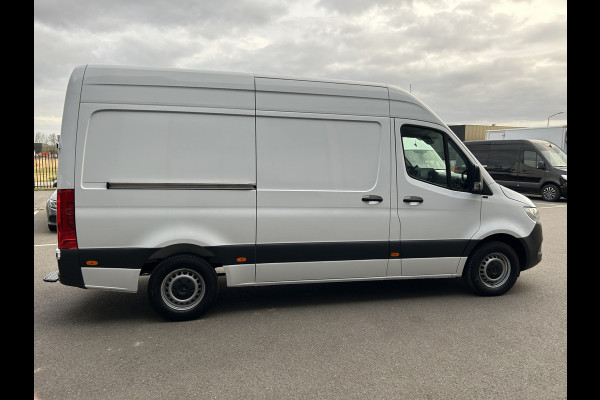 Mercedes-Benz Sprinter 314 CDI RWD L2 H2 MBUX / Trekhaak / Camera / Parkeersensoren / Navigatie / Cruise control / 270 Graden achterdeuren