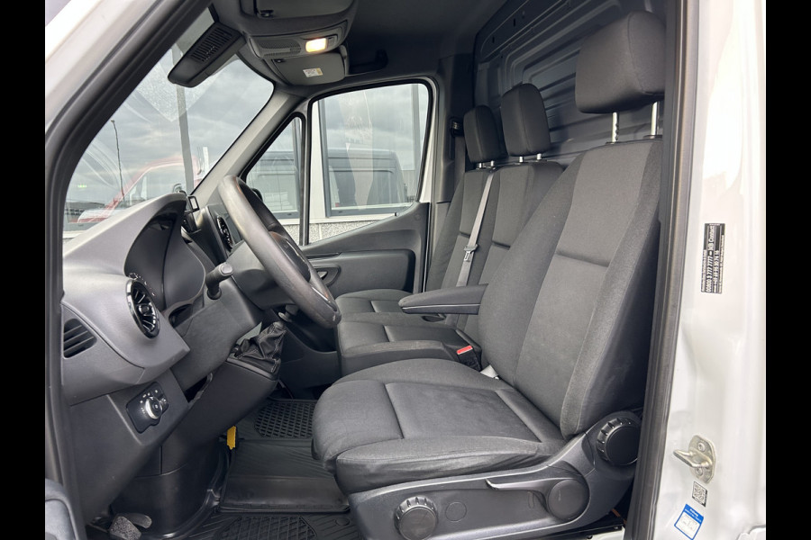 Mercedes-Benz Sprinter 314 CDI RWD L2 H2 MBUX / Trekhaak / Camera / Parkeersensoren / Navigatie / Cruise control / 270 Graden achterdeuren