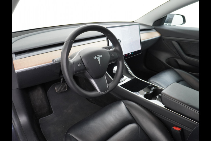 Tesla Model 3 SR+60kWh 325PK 19" AutoPilot Leer PanoDak Adaptive cruise Camera's Elektr.-Stuur+Stoelen+Spiegels+Geheugen+Easy-Entry+Verwarmde  Ecc Navigatiesysteem full map LED-a+v Comfortstoel(en) ACC Dual-ECC DAB Voorverwarmen interieur via App Keyless via Telefoonsleutel One-Pedal-Drive Orig. nlse auto tot 11kw laden thuis ! Garantie Accu tot  14-12-2027 max 160.000km 1584kg licht!