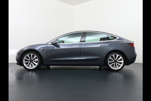 Tesla Model 3 SR+60kWh 325PK 19" AutoPilot Leer PanoDak Adaptive cruise Camera's Elektr.-Stuur+Stoelen+Spiegels+Geheugen+Easy-Entry+Verwarmde  Ecc Navigatiesysteem full map LED-a+v Comfortstoel(en) ACC Dual-ECC DAB Voorverwarmen interieur via App Keyless via Telefoonsleutel One-Pedal-Drive Orig. nlse auto tot 11kw laden thuis ! Garantie Accu tot  14-12-2027 max 160.000km 1584kg licht!