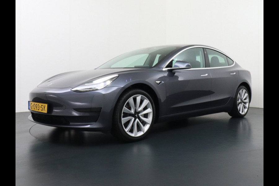 Tesla Model 3 SR+60kWh 325PK 19" AutoPilot Leer PanoDak Adaptive cruise Camera's Elektr.-Stuur+Stoelen+Spiegels+Geheugen+Easy-Entry+Verwarmde  Ecc Navigatiesysteem full map LED-a+v Comfortstoel(en) ACC Dual-ECC DAB Voorverwarmen interieur via App Keyless via Telefoonsleutel One-Pedal-Drive Orig. nlse auto tot 11kw laden thuis ! Garantie Accu tot  14-12-2027 max 160.000km 1584kg licht!