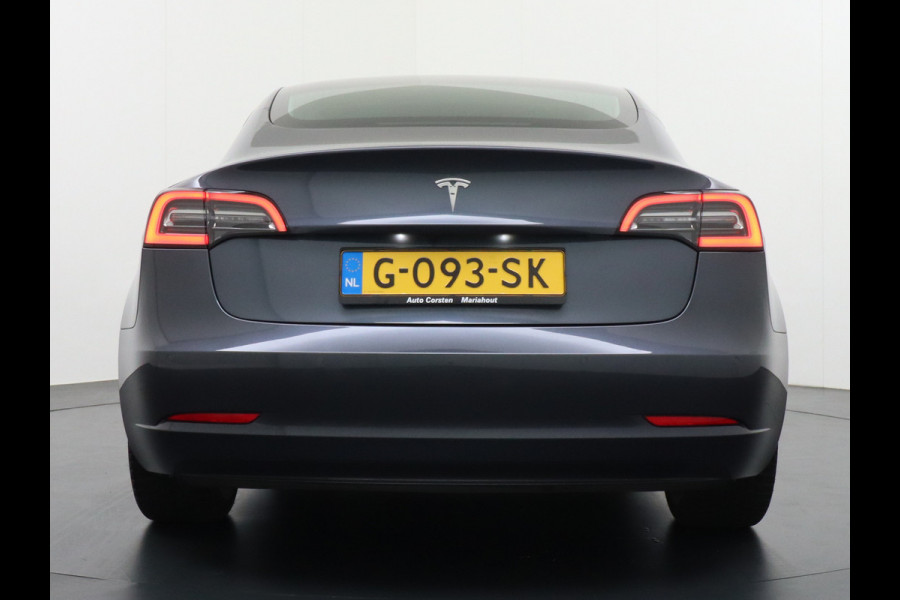 Tesla Model 3 SR+60kWh 325PK 19" AutoPilot Leer PanoDak Adaptive cruise Camera's Elektr.-Stuur+Stoelen+Spiegels+Geheugen+Easy-Entry+Verwarmde  Ecc Navigatiesysteem full map LED-a+v Comfortstoel(en) ACC Dual-ECC DAB Voorverwarmen interieur via App Keyless via Telefoonsleutel One-Pedal-Drive Orig. nlse auto tot 11kw laden thuis ! Garantie Accu tot  14-12-2027 max 160.000km 1584kg licht!