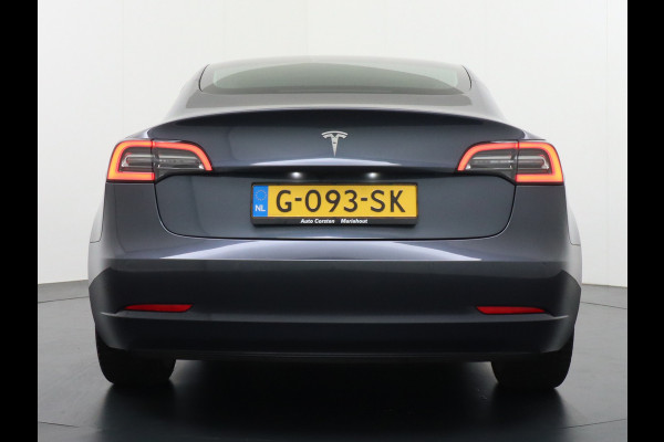 Tesla Model 3 SR+60kWh 325PK 19" AutoPilot Leer PanoDak Adaptive cruise Camera's Elektr.-Stuur+Stoelen+Spiegels+Geheugen+Easy-Entry+Verwarmde  Ecc Navigatiesysteem full map LED-a+v Comfortstoel(en) ACC Dual-ECC DAB Voorverwarmen interieur via App Keyless via Telefoonsleutel One-Pedal-Drive Orig. nlse auto tot 11kw laden thuis ! Garantie Accu tot  14-12-2027 max 160.000km 1584kg licht!