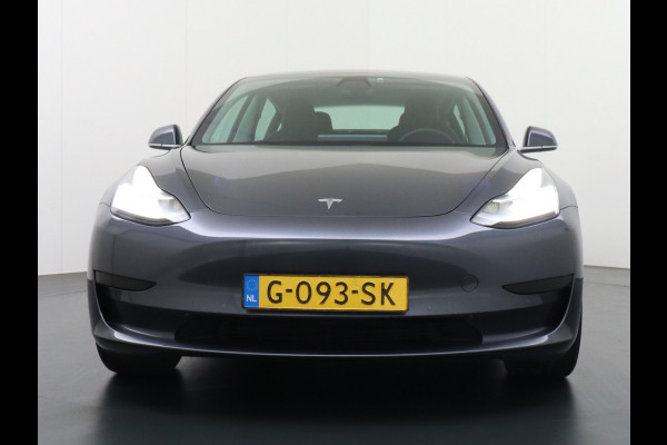 Tesla Model 3 SR+60kWh 325PK 19" AutoPilot Leer PanoDak Adaptive cruise Camera's Elektr.-Stuur+Stoelen+Spiegels+Geheugen+Easy-Entry+Verwarmde  Ecc Navigatiesysteem full map LED-a+v Comfortstoel(en) ACC Dual-ECC DAB Voorverwarmen interieur via App Keyless via Telefoonsleutel One-Pedal-Drive Orig. nlse auto tot 11kw laden thuis ! Garantie Accu tot  14-12-2027 max 160.000km 1584kg licht!