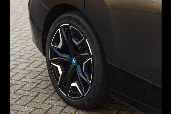 BMW iX xDrive50 - Driving Ass Prof - Sportpakket - Harman Kardon - Laserlight