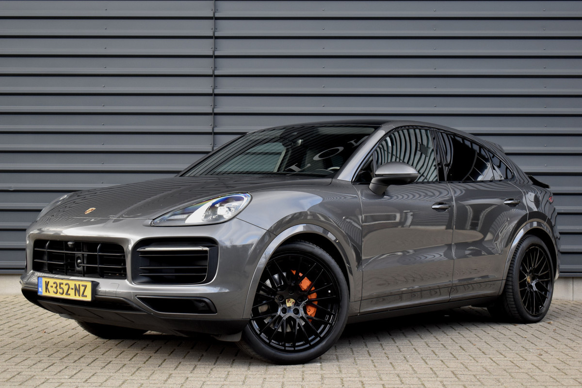 Porsche Cayenne Coupé 3.0 E-Hybrid 462pk SportDesign | Panoramadak | ACC | Sportuitlaat | Soft-Close | Sport Chrono | Bose | Luchtvering | CarPlay | Orig. NL |