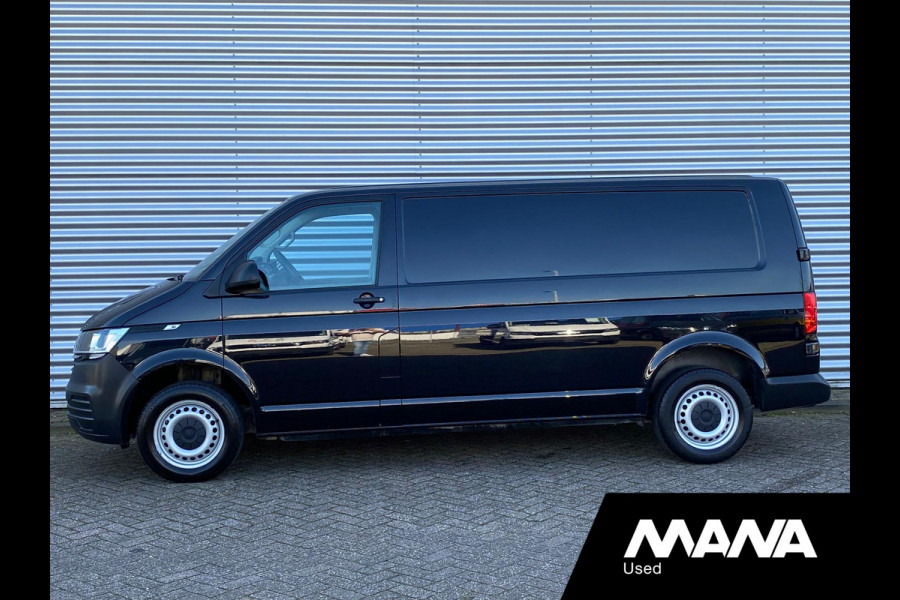 Volkswagen Transporter 2.0 TDI L2H1 110PK Airco Trekhaak Bluetooth Bijrijdersbank Laadruimte betimmering