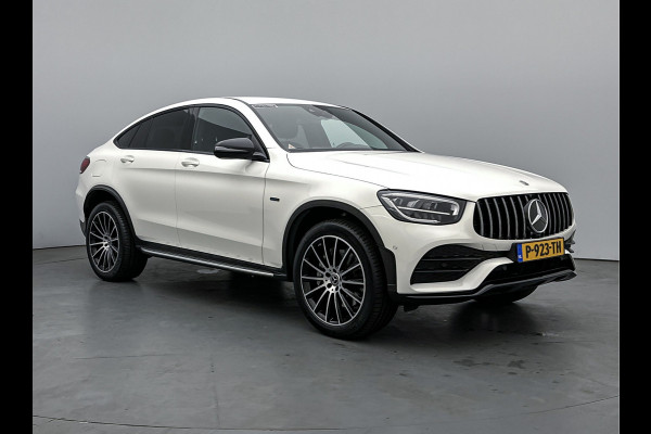 Mercedes-Benz GLC Coupé 300 e 4MATIC Business Solution AMG | Achteruirijcamera | Multispaaks | Navigatie | Nightpaklket | Treeplanken | Inclusief 24 maanden MB Certified garantie voor Europa.