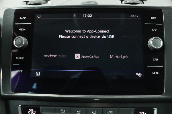 Volkswagen Golf 1.4 TSI Comfortline | Adaptive cruise | Carplay | Climate control | PDC | Bluetooth | LED | Getint glas