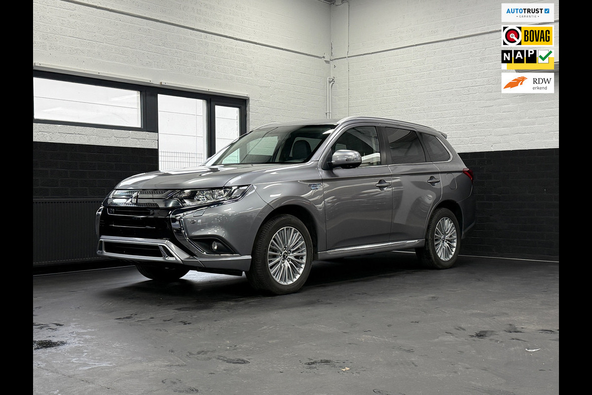 Mitsubishi Outlander 2.4 PHEV Intense+, Leder/alcantara, Trekhaak, Camera, Climate, Cruise